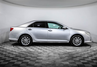 Подержанный автомобиль Toyota Camry Sedan 2013 года (5 фото)