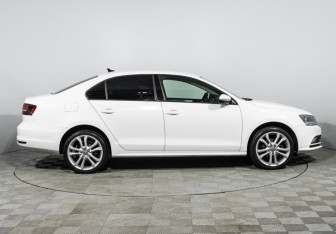 Подержанный автомобиль Volkswagen Jetta Sedan 2017 года (4 фото)