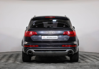 Подержанный автомобиль Audi Q7 2014 года (5 фото)