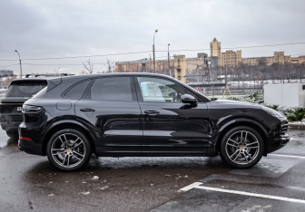 Подержанный автомобиль Porsche Cayenne 2018 года (5 фото)