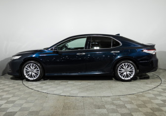 Подержанный автомобиль Toyota Camry Sedan 2020 года (8 фото)