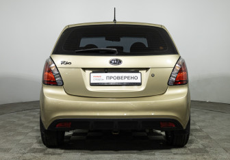 Подержанный автомобиль Kia Rio Hatchback 2011 года (6 фото)