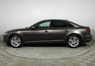 Подержанный автомобиль Audi A4 Sedan 2018 года (8 фото)