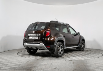 Подержанный автомобиль Renault Duster 2016 года (5 фото)