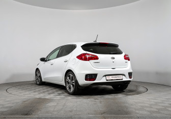 Подержанный автомобиль Kia Ceed Hatchback 2016 года (7 фото)