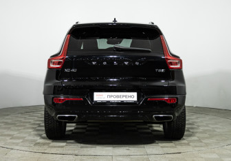 Подержанный автомобиль Volvo XC40 2018 года (6 фото)