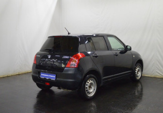 Подержанный автомобиль Suzuki Swift Hatchback 2007 года (6 фото)