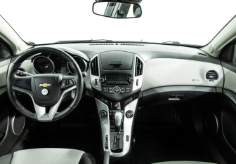Подержанный автомобиль Chevrolet Cruze Sedan 2013 года (13 фото)