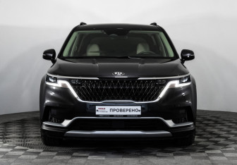 Подержанный автомобиль Kia Carnival 2020 года (3 фото)