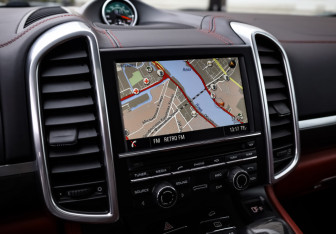 Подержанный автомобиль Porsche Cayenne 2014 года (25 фото)