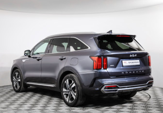 Подержанный автомобиль Kia Sorento 2022 года (7 фото)