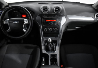Подержанный автомобиль Ford Mondeo Sedan 2014 года (13 фото)