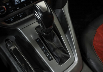 Подержанный автомобиль Ford Focus Hatchback 2013 года (16 фото)