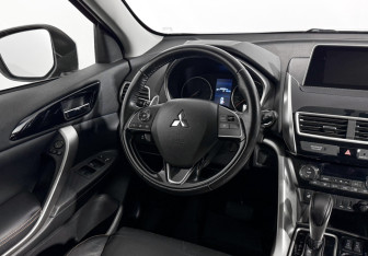 Подержанный автомобиль Mitsubishi Eclipse Cross 2018 года (14 фото)