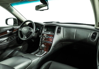 Подержанный автомобиль Infiniti QX50 2016 года (9 фото)