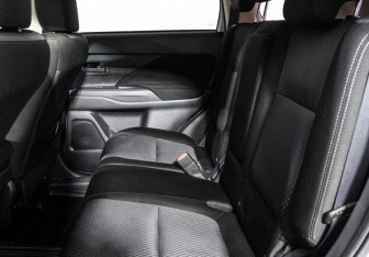 Подержанный автомобиль Mitsubishi Outlander 2017 года (10 фото)