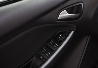 Подержанный автомобиль Ford Focus Hatchback 2013 года (19 фото)