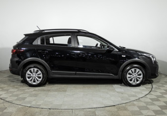 Подержанный автомобиль Kia Rio Hatchback 2021 года (4 фото)