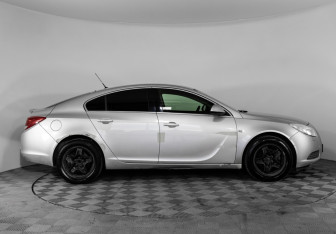 Подержанный автомобиль Opel Insignia Liftback 2011 года (4 фото)