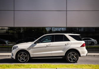 Подержанный автомобиль Mercedes-Benz GLE 2016 года (9 фото)