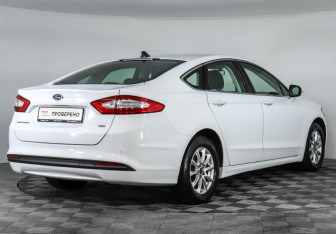 Подержанный автомобиль Ford Mondeo Sedan 2017 года (5 фото)