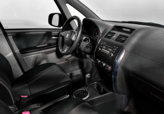 Подержанный автомобиль Suzuki SX4 Hatchback 2006 года (13 фото)