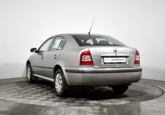 Подержанный автомобиль Skoda Octavia Liftback 2010 года (7 фото)