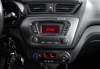 Подержанный автомобиль Kia Rio Hatchback 2013 года (16 фото)