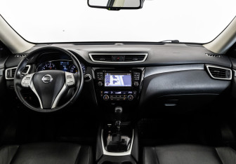 Подержанный автомобиль Nissan X-Trail 2015 года (10 фото)