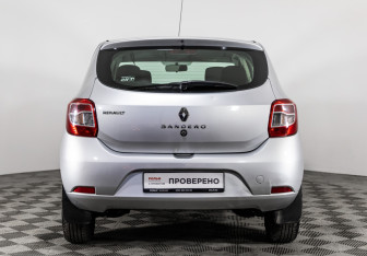Подержанный автомобиль Renault Sandero 2014 года (13 фото)