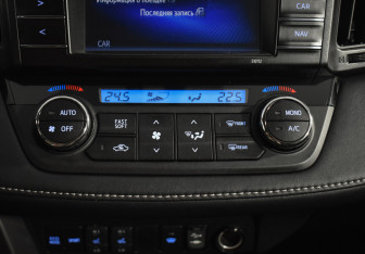Подержанный автомобиль Toyota RAV4 2016 года (16 фото)