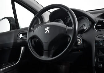 Подержанный автомобиль Peugeot 408 2013 года (15 фото)