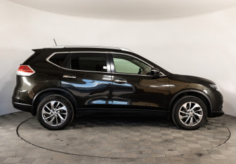 Подержанный автомобиль Nissan X-Trail 2016 года (6 фото)