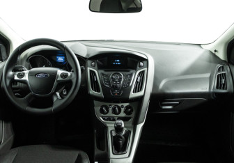 Подержанный автомобиль Ford Focus Hatchback 2013 года (13 фото)