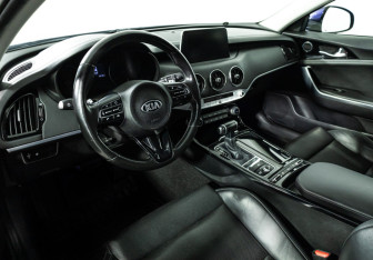 Подержанный автомобиль Kia Stinger 2019 года (11 фото)