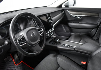 Подержанный автомобиль Volvo V90 Cross Country 2019 года (9 фото)