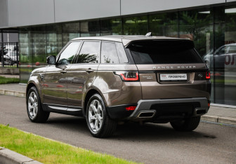 Подержанный автомобиль Land Rover Range Rover Sport 2018 года (8 фото)