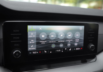 Подержанный автомобиль Skoda Octavia Liftback 2021 года (17 фото)