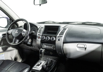 Подержанный автомобиль Mitsubishi Pajero Sport 2013 года (9 фото)