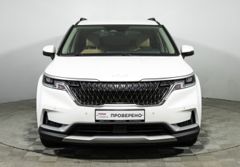 Подержанный автомобиль Kia Carnival 2021 года (2 фото)