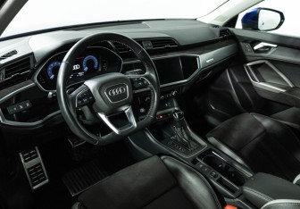 Подержанный автомобиль Audi Q3 2020 года (11 фото)