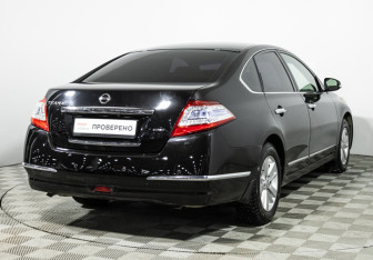 Подержанный автомобиль Nissan Teana 2012 года (5 фото)