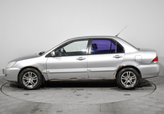 Подержанный автомобиль Mitsubishi Lancer Sedan 2007 года (8 фото)