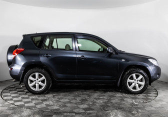 Подержанный автомобиль Toyota RAV4 2006 года (4 фото)