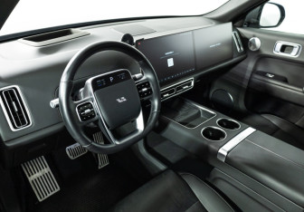 Подержанный автомобиль LiXiang L9 2024 года (11 фото)