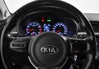 Подержанный автомобиль Kia Rio Sedan 2017 года (17 фото)