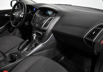 Подержанный автомобиль Ford Focus Sedan 2013 года (13 фото)