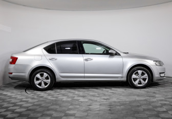 Подержанный автомобиль Skoda Octavia Liftback 2013 года (4 фото)