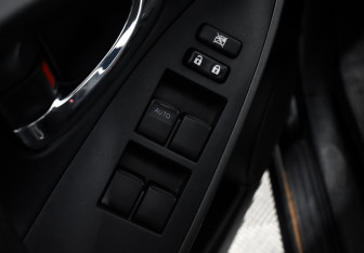 Подержанный автомобиль Toyota RAV4 2011 года (10 фото)