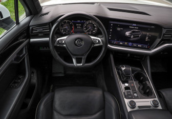 Подержанный автомобиль Volkswagen Touareg 2020 года (12 фото)